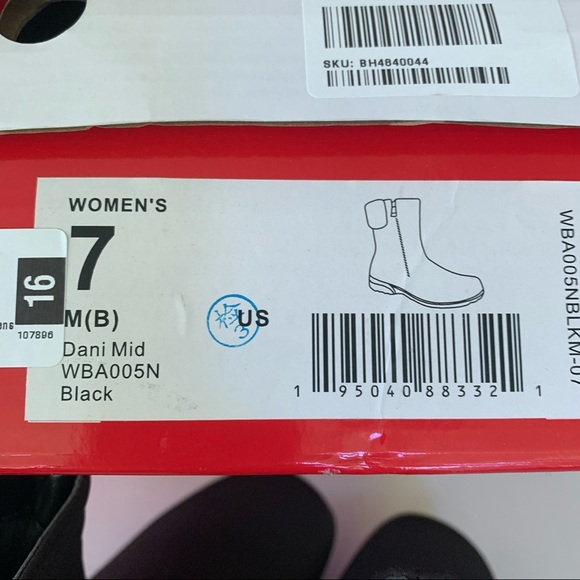 Propet Women’s Dani Black Faux Fur Ankle Winter & Snow Boots US 7 M NEW - Picture 8 of 8